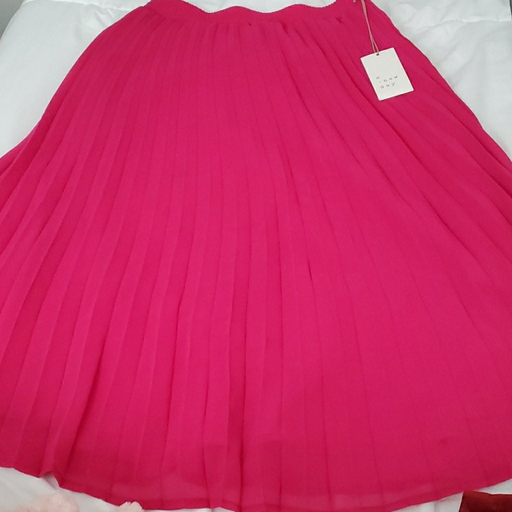 Pink/Fushia pleated skirt